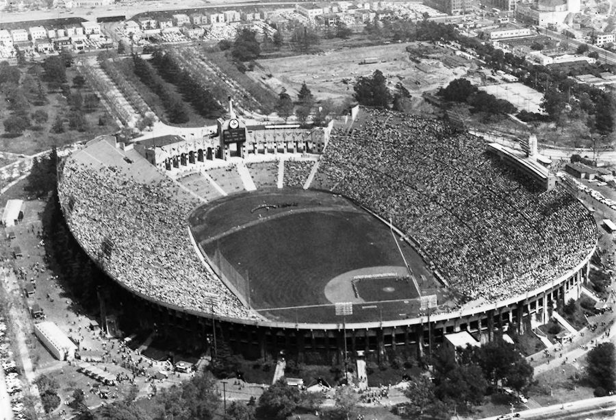 Dodgers_in_the Colleseum.jpg april 18 1958.jpg C.jpg