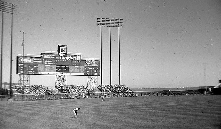 Candlestick-Park-1960-color-outfield-with-bay_wnp25.jpgCresb&w.jpg